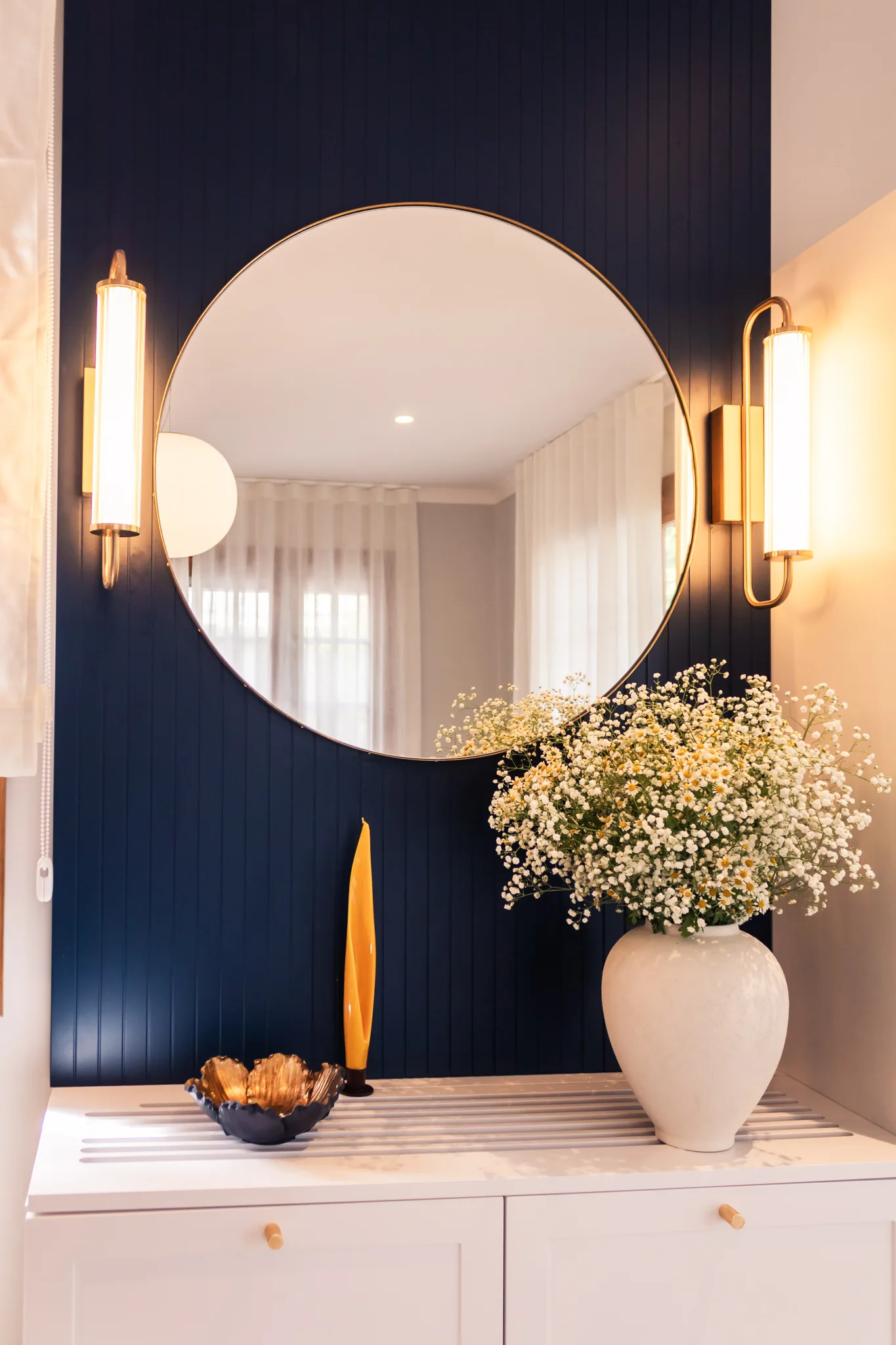 transitional-interior-design-sitges-kitchen-navy-island-stools-full-view